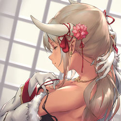 This is a pixiv picture whose title is クビラちゃん髪の毛を結ぶ.