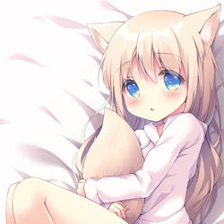 This is a pixiv picture whose title is しっぽ抱き結菜ちゃん！.