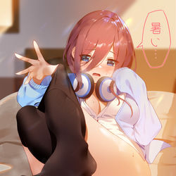 This is a pixiv picture whose title is 「…暑い…」.