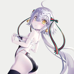 This is a pixiv picture whose title is ジャンヌ・ダルク・オルタ・サンタ・リリィ競泳水着.