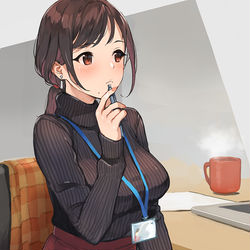 This is a pixiv picture whose title is 考えるときボールペンで下唇をくいくいする癖がある先輩の絵.