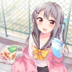 This is a pixiv picture whose title is 「ひとくち飲む？」.