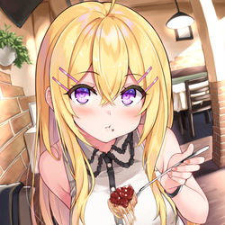 This is a pixiv picture whose title is デート中でも夢中で食べてて口元についてるの気づいてない系先輩.
