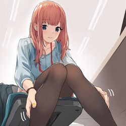 This is a pixiv picture whose title is 足のむくみが気になってるOLさん.