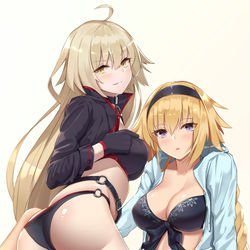 This is a pixiv picture whose title is 白黒水着ジャンヌ.