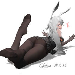 This is a pixiv picture whose title is 兔子脚.