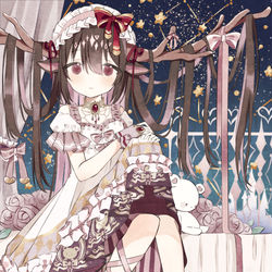 This is a pixiv picture whose title is ロリータドレスと鹿角.