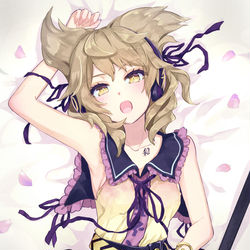 This is a pixiv picture whose title is 寝そべり神子様.