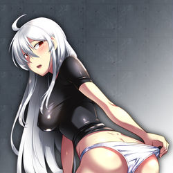 This is a pixiv picture whose title is パンツのゴムがキツくて気になる弱音ハク.