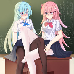 This is a pixiv picture whose title is 你们两个熊孩子，快给我从讲桌上下来！.