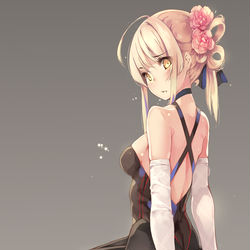 This is a pixiv picture whose title is 「競泳水着にパンストに長手袋…」.