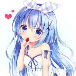 This is a pixiv picture whose title is イチゴはんぶんこしますか？♥.