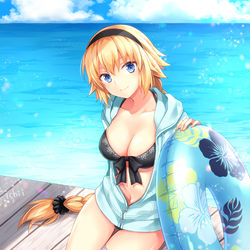 This is a pixiv picture whose title is 水着ジャンヌ.