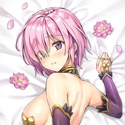 This is a pixiv picture whose title is マシュ（カーマ衣装）抱き枕カバー(裏).