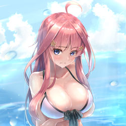 This is a pixiv picture whose title is 『じろじろ見ないでください…』.