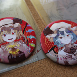 This is a pixiv picture whose title is スカーレット缶バッジ.