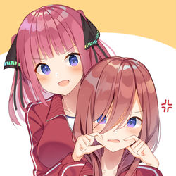 This is a pixiv picture whose title is 二乃と三玖.