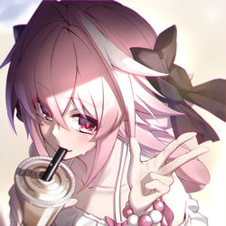 This is a pixiv picture whose title is 水着とタピオカとアストルフォ.