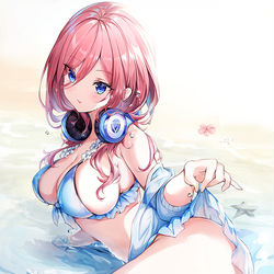 This is a pixiv picture whose title is 水着三玖.