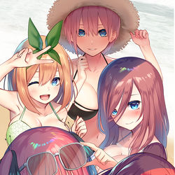 This is a pixiv picture whose title is 中野家水着集合.