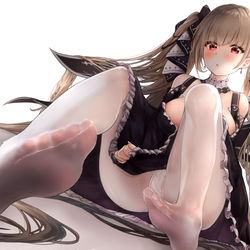 This is a pixiv picture whose title is 『踏みますよ...？』.