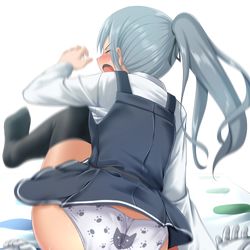 This is a pixiv picture whose title is 提督「霞とツイスターゲームした」.