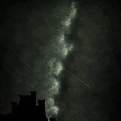 This is a pixiv picture whose title is castle on the hill.