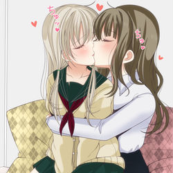 This is a pixiv picture whose title is 家庭教師が生徒にキスの仕方を教えてあげる百合①💕.