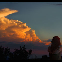 This is a pixiv picture whose title is 夏を見送り.