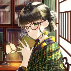 This is a pixiv picture whose title is 眼鏡の似合う着物のあの人.
