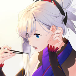 This is a pixiv picture whose title is モノ食べるときの顔って色っぽいよね.