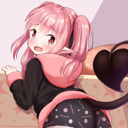 This is a pixiv picture whose title is 毛糸のぱんつと普通のぱんつ.