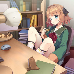 This is a pixiv picture whose title is お菓子もぐもぐ.