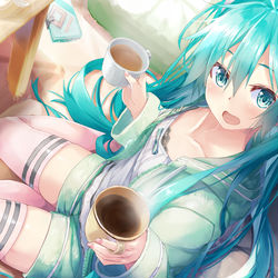 This is a pixiv picture whose title is 寝起き直後のぼさ髪ミクさん.