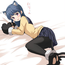 This is a pixiv picture whose title is ベッドで待機するネコリンちゃん.