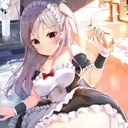 This is a pixiv picture whose title is お掃除銀髪メイドちゃん.