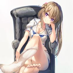 This is a pixiv picture whose title is 女王様気分の日だってある.