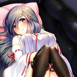 This is a pixiv picture whose title is てーとくに寝顔を見続けられると恥ずかしいですよね、榛名 動きます.