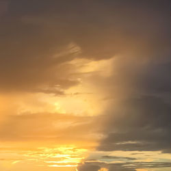 This is a pixiv picture whose title is 雨雲と黄金色に染まる空.