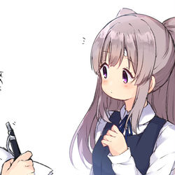 This is a pixiv picture whose title is インタビュー中に記者の後ろを通りすぎていった結華を目で追う霧子.