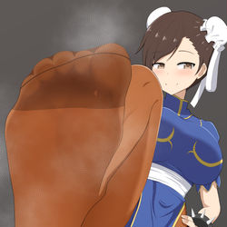 This is a pixiv picture whose title is やっぱり春麗の足下にひれ伏したい.