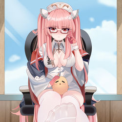This is a pixiv picture whose title is 指挥官有点虚弱呢..舔一下我的脚就能恢复哦💗~.