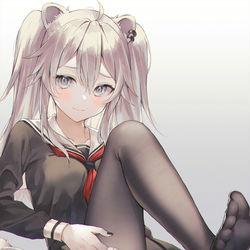 This is a pixiv picture whose title is 制服タイツのぼたんちゃん.