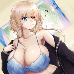 This is a pixiv picture whose title is 自宅に招待され目の前で着替えだす同級生.