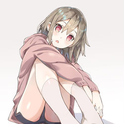 This is a pixiv picture whose title is 座り.