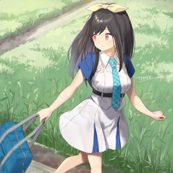 This is a pixiv picture whose title is 鞄をぶんぶんするさわじま.