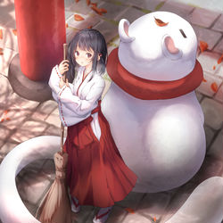 This is a pixiv picture whose title is 鼠神宮でこっそり巫女をするビカラちゃん.