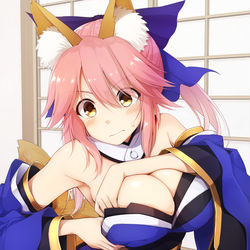 This is a pixiv picture whose title is 谷間作りに余念の無いみこーん.