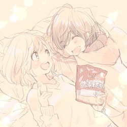 This is a pixiv picture whose title is ポテチたべる？.