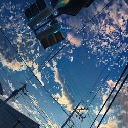 This is a pixiv picture whose title is 空の亀裂.